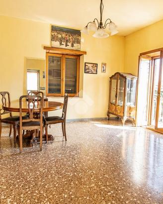 CASA SEMINDIPENDENTE A MONTASOLA