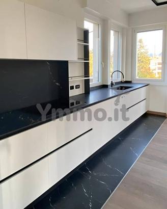 Attico / Mansarda di 220 m² con più di 5 locali e 