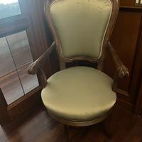 Poltrona girevole in legno