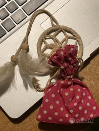 Sacchetto decorativo ricamato con legno