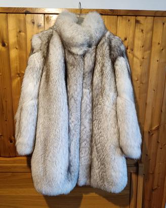 Vera pelliccia di volpe bianca argentata