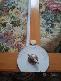 Riga a t in legno con goniometro