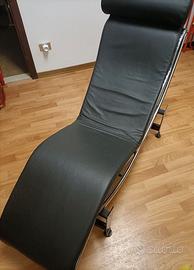 CHAISE LONGUE  IN Eco PELLE NERA