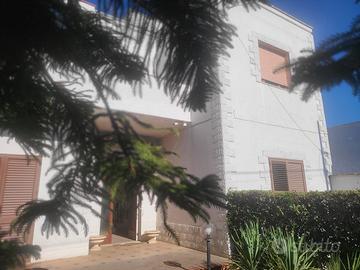 Villa bifamiliare indipendente