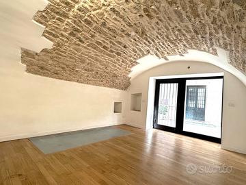 Locale commerciale angolare - Valenzano (BA)