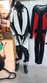 Tuta in pelle con sotto tuta e stivali 