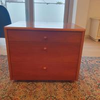 Comodino in legno stile classico