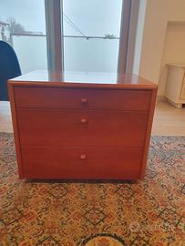 Comodino in legno stile classico