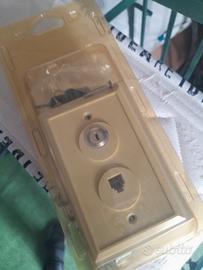 Telefono con display e apparecchio blocco chiamate