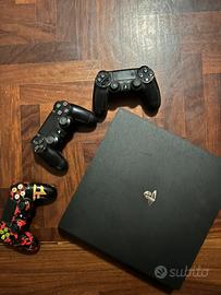 Playstation 4 pro + 3 joystick + giochi