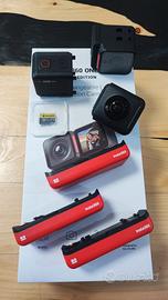 Insta 360 ONE RS twin edition con molti accessori