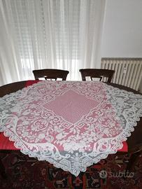 Tovaglia antica in filet a mano