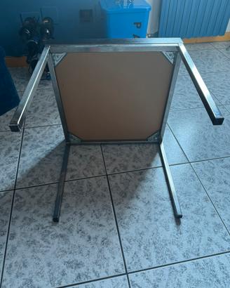 Tavolino quadrato