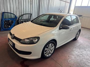 Volkswagen Golf 1.6 TDI DPF 5p. Highline