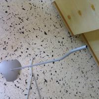 Supporti staffe aste piedistallo da pavimento per