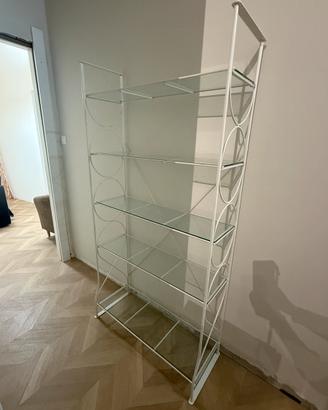 Scaffale in ferro bianco con ripiani in vetro