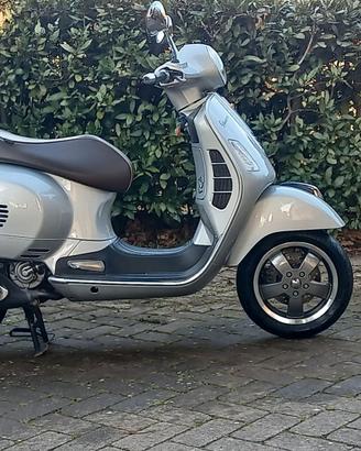 Vespa GTS 300 i.e. 70° Anniversario