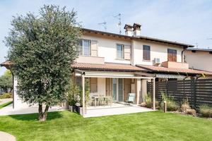 Villa di 220 m² con 4 locali e box auto doppio a G