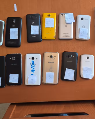 Lotto 16 Smartphone Ricambi Samsung Huawei Wiko