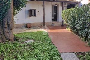 2 LOCALI A LARIANO