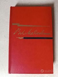 Raccolta di poesie e poemi di Majakovskij in russo