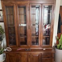 Credenza rustica con vetrina