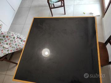 Tavolo da soggiorno o cucina