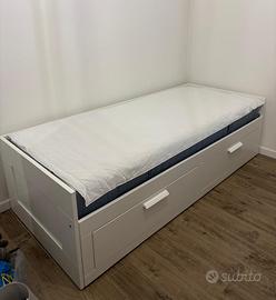 Letto singolo con cassettone e materasso
