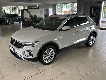 Volkswagen T-Roc 1.0 TSI Edition Plus + Fari ...