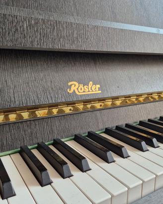 Pianoforte verticale perfettamente funzionante