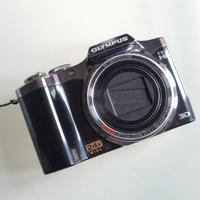 OLYMPUS Superzoom Potente e Versatile