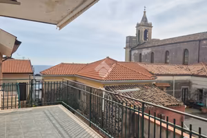 2 LOCALI A ACIREALE