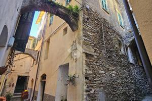 5 LOCALI A BADALUCCO