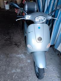 vespa et4  125