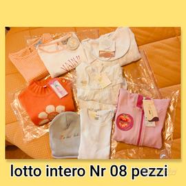 Nr  08 pezzi indumenti per bimbi 0/18 mesi nuovi 