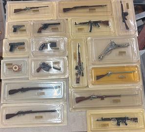 35 modellini di Armi da Collezione
