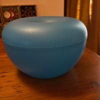 Biscottiera in materiale plastico blu