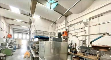 Immobile di 300 m² con 2 locali a Campi Bisenzio