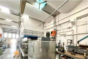 Immobile di 300 m² con 2 locali a Campi Bisenzio