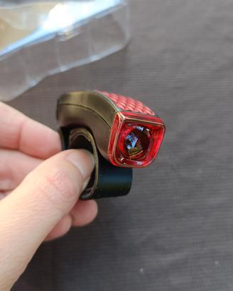 luce led rossa per bici 
