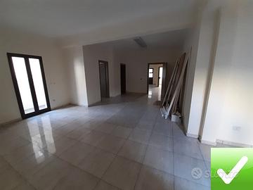 Locale Commerciale Categoria C1 Con Vetrina Fronte