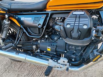 Moto guzzi V9 roamer 