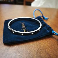 Bracciale rigido con zirconi