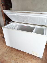 freezer a pozzetto da 330LT