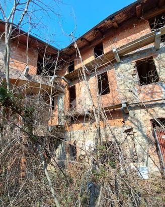 CASA SEMINDIPENDENTE A MAGNANO