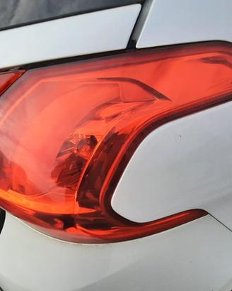 PEUGEOT 2008 ANNO 2014 - STOP POSTERIORI DESTRO E 