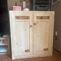 Mobile in legno massello