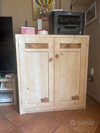 Mobile in legno massello