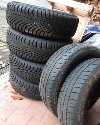 4 pneumatici invernali Pirelli con cerchioni + 2 