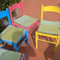 sedie di legno colorate